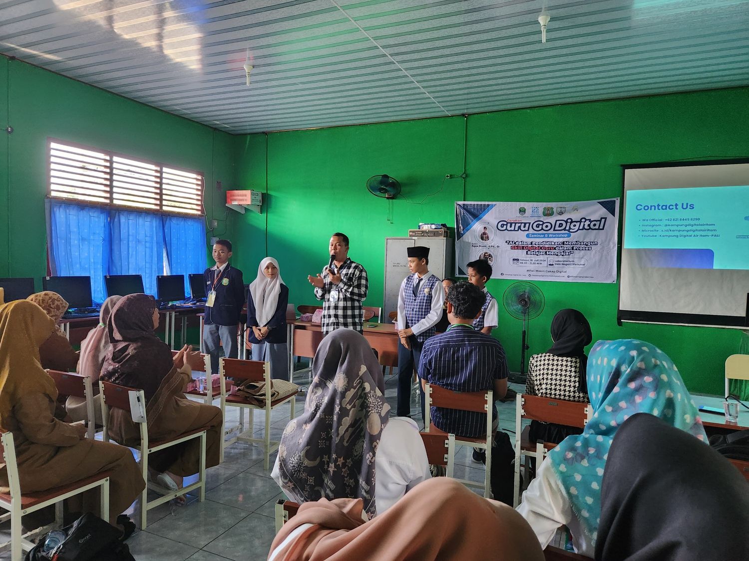 Gerakan Guru Go Digital: Meningkatkan Keterampilan Digital Guru Desa dengan AI dan Google Gemini