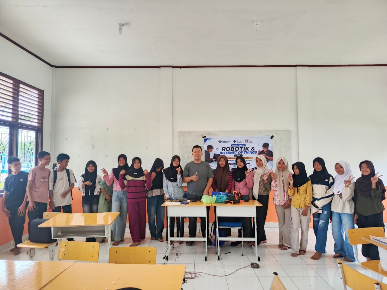 Bekali Siswa dengan Keterampilan Masa Depan, Kampung Digital Air Itam Selenggarakan Workshop Robotik dan IoT